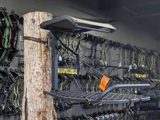 Vantage Point Hang-On Tree Stand